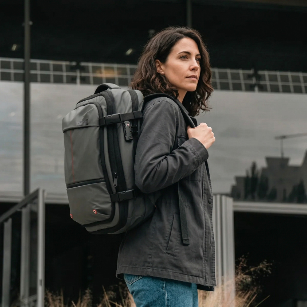 vacuum compression backpack 60L