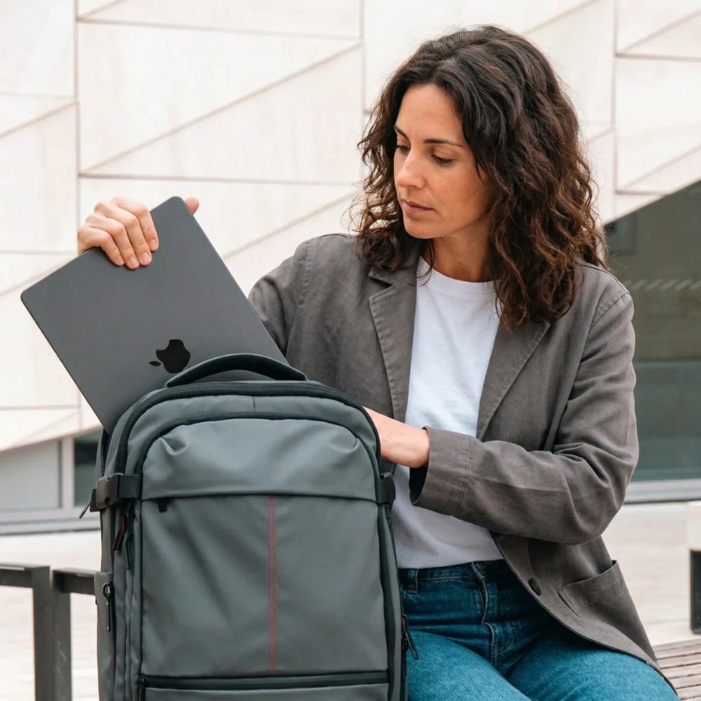 vacuum compression backpack 60L
