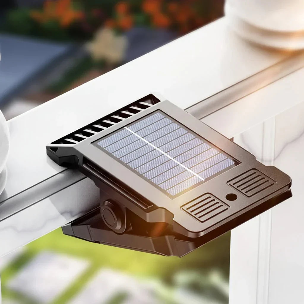 Smart Solar Clip Light for Outdoor Use