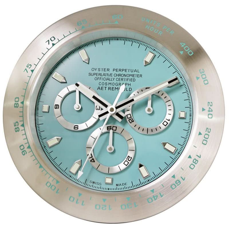 Modern Silent Wall Clock Luminous stainless steel clock with battery-operated precision