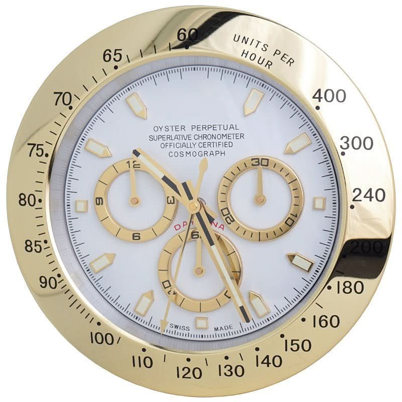 Modern Silent Wall Clock Luminous stainless steel clock with battery-operated precision